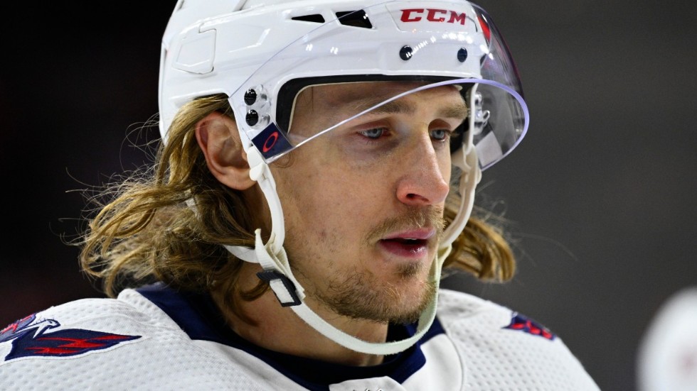 Carl Hagelin har opererat sitt vänstra öga. Det är oklart när han kan spela ishockey igen.