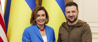 Pelosi i Kiev: Vi finns vid er sida