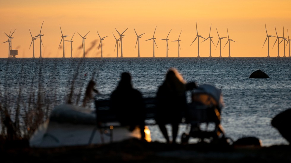 Ett av partiets förslag är att det måste byggas mer vattenbaserad vindkraft i södra Sverige.
