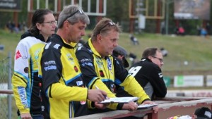 Andersson nöjd med segern i Hallstavik – "Vi gör det jättebra" • Fin insats av Karlsson