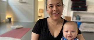 Mamma- och bebisyoga – ett sätt att väcka sin kropp efter graviditeten: "Ville prova något som är lite lugnare för kroppen"