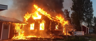 Natten mot onsdag: Sommarstuga totalförstörd i brand söder om Skellefteå