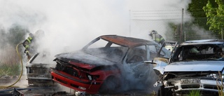 Tre skrotbilar brann på Bråvalla