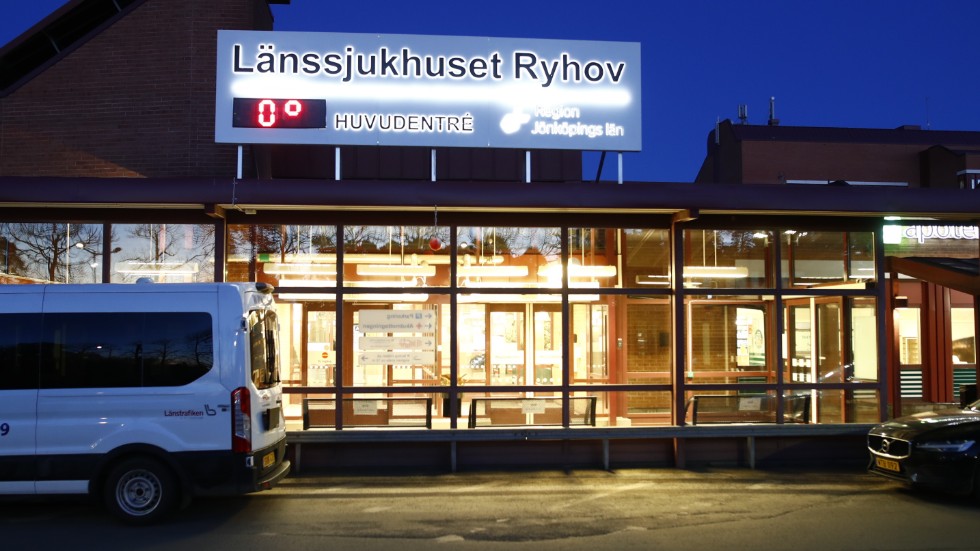 Den skadade mannen fördes till länssjukhuset Ryhov i Jönköping. Arkivbild.