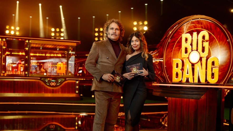 Erik Haag och Lotta Lundgren leder frågesportprogrammet "Big bang" i TV4. Pressbild.