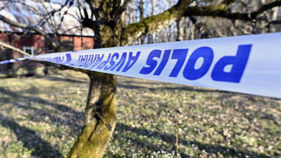 En man hittades död i en bostad i Eksjö kommun i april. Nu åtalas en 23-årig man för mord.