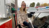 Bensin- och dieselpriserna når nya rekordnivåer – slår hårt mot pendlarna: ”Har alltid haft dieselbilar men nu börjar vi fundera på en elbil”