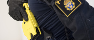 Polisen får elchockvapen i bältet 2022