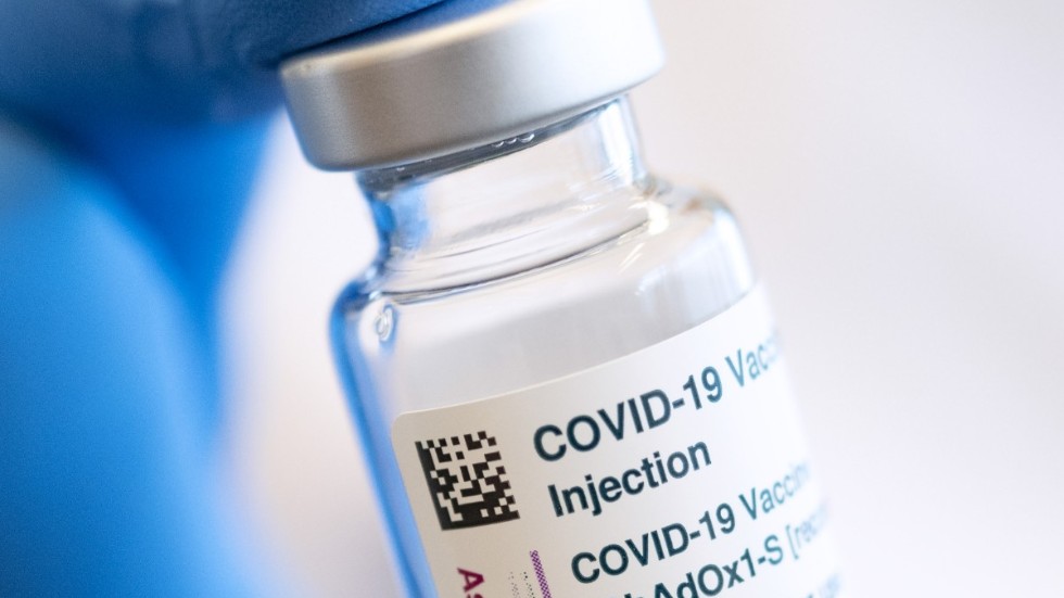Vaccinationen med Astra Zenecas Covid-19 vaccin har pausats i Sverige efter rapporter om fall med blodproppar bland personer som fått vaccinet. Arkivbild