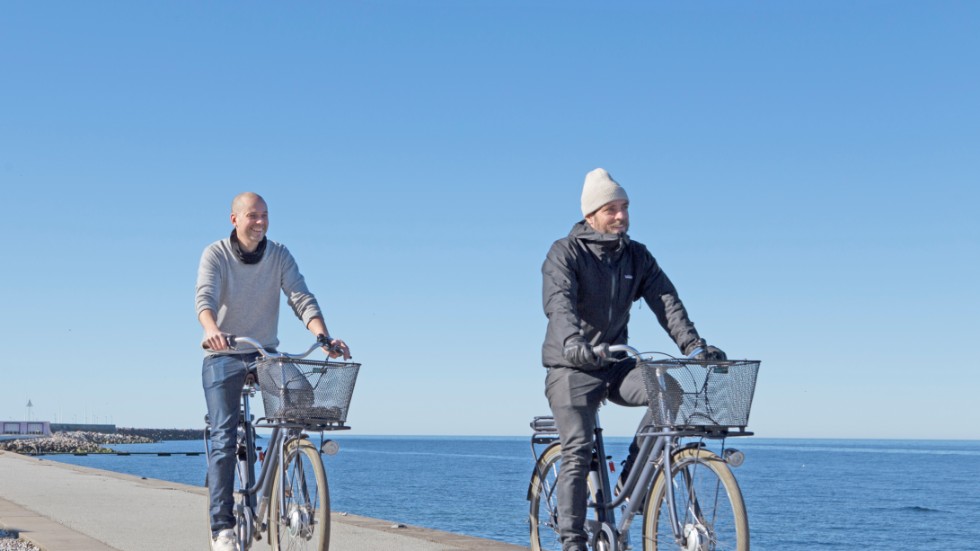 Jacob Harlevi och Björn Wallenström, Gotlands Cykeluthyrning, tipsar om flera bra cykelvägar i närheten av Visby. 