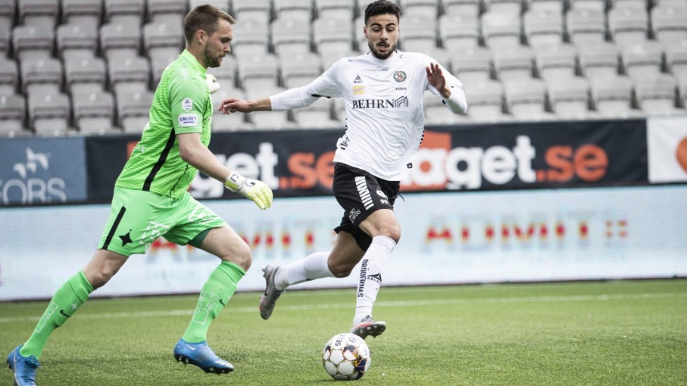 IFK Norrköpings Oscar Jansson, till vänster, höll nollan i söndagens allsvenska match mot målvaktens förra klubb Örebro. Norrköping vann med 3–0.