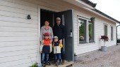 Lämnade Stockholm – byggde hus i Västervik: "Jätteläskigt beslut" • Parets tips till andra