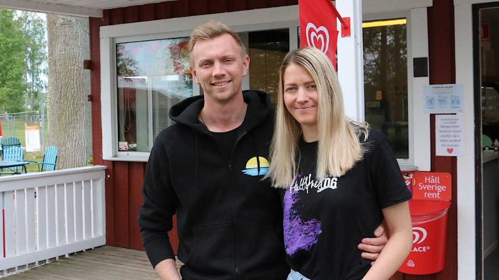 Rickard Hägglund och Erica Hammarlund fick bra recensioner från gästerna på Hultsfred Strandcamping. Det resulterade i utmärkelsen Travelers´choice 2021.