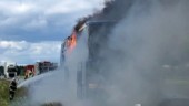 Bussen som brann två gånger på onsdagen totalförstördes • Lämnades på rastplats: ”Den ska bärgas till en skrotfirma” 
