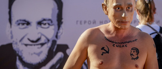 De påminner Putin om Navalnyj – med pantomim