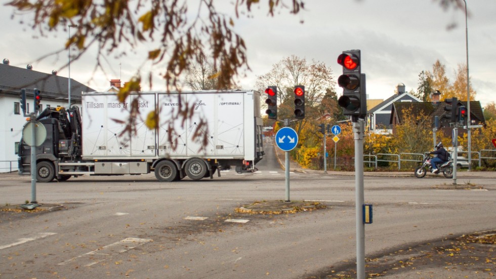 Insändarskribent Per- Erik kan ha förståelse för att tung trafik som ska köra in i Katrineholm kör fel.