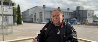 Tv-profilen Leif-Ivan Karlsson får inte ha flyktingar i industriområdet – tänker sälja: "Vill inte ha med Strängnäs att göra"