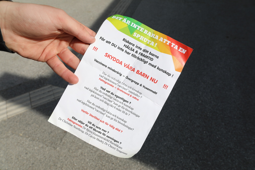 Hannes mötte vaccinmotståndarna utanför Wisbygymnasiet u2013 Helagotland