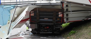 Lastbil körde in i bron vid Beckershovsrondellen: "En klassiker i Norrköping"