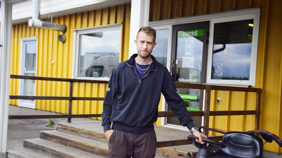 "Det är inget problem med kunderna, det är ett jättestort kundunderlag, men det är leveranserna som det hänger på", säger Oskar Cederstrand som driver Skog och Trädgård i Vimmerby. 