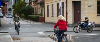 Flera olyckor på kort tid vid övergångsställen – här lever Nyköpingsborna farligt ✓"Många helt upptagna med sina mobiler" ✓Kör rakt ut