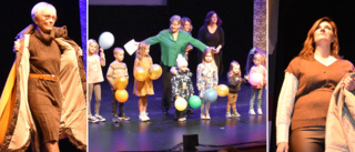 Modevisning för kvinnors rättigheter – fullsatt på Nordanåteatern när modellerna tog plats på scen