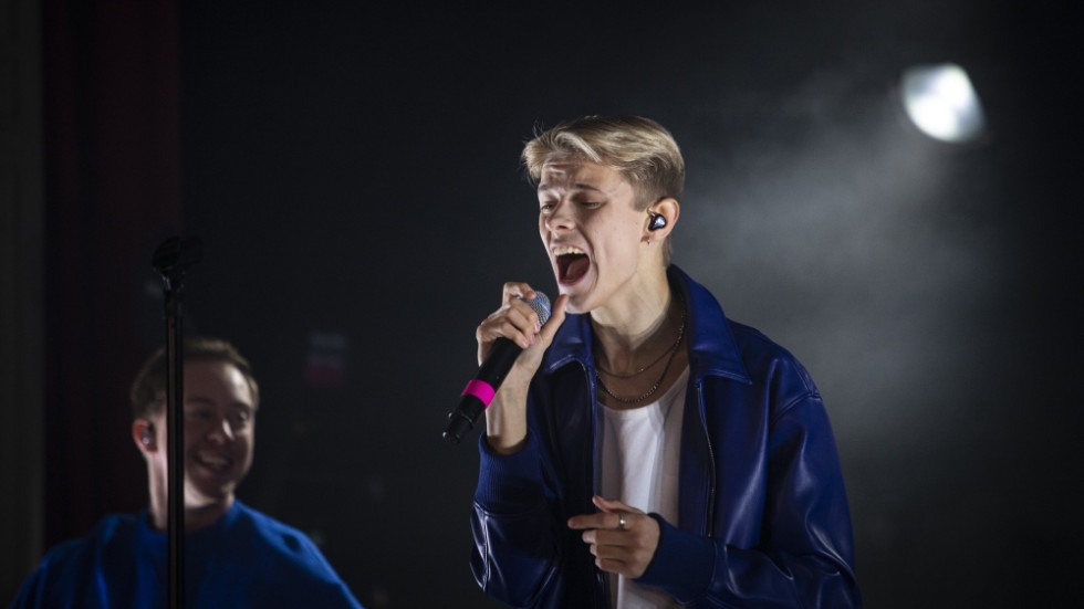 Theoz uppträdde för första gången i Linköping på Arbis invigningsfest. Nu är han enligt Aftonbladet klar för Melodifestivalen 2023.
