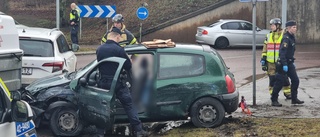 Biljakt i Norrköping slutade med kollision – fyra män gripna