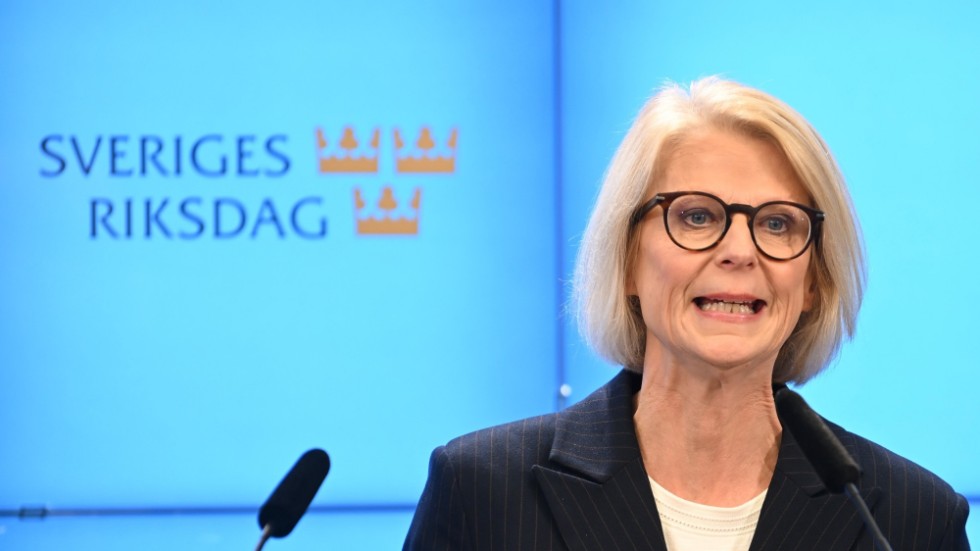 Finansminister Elisabeth Svantesson (M) vill analysera hur skatterna påverkar pensoionärer födda 1957. Arkivbild.