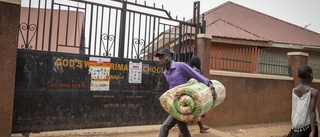 Skolor stängda i Ugandas kamp mot ebola