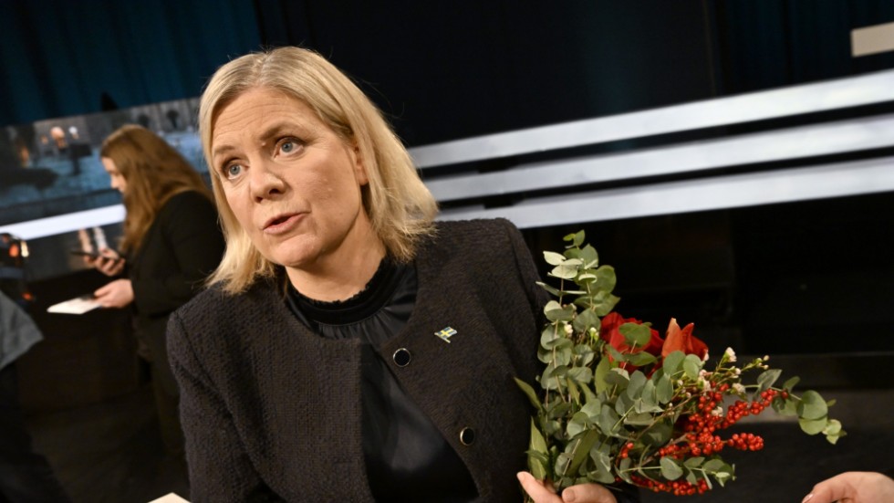Magdalena Andersson fick blommor efter debatten på söndagskvällen. Det är hon värd. Debatten visade emellertid på oppositionens problem. Socialdemokraterna bör noga tänka igenom hur man ska agera framöver. 
