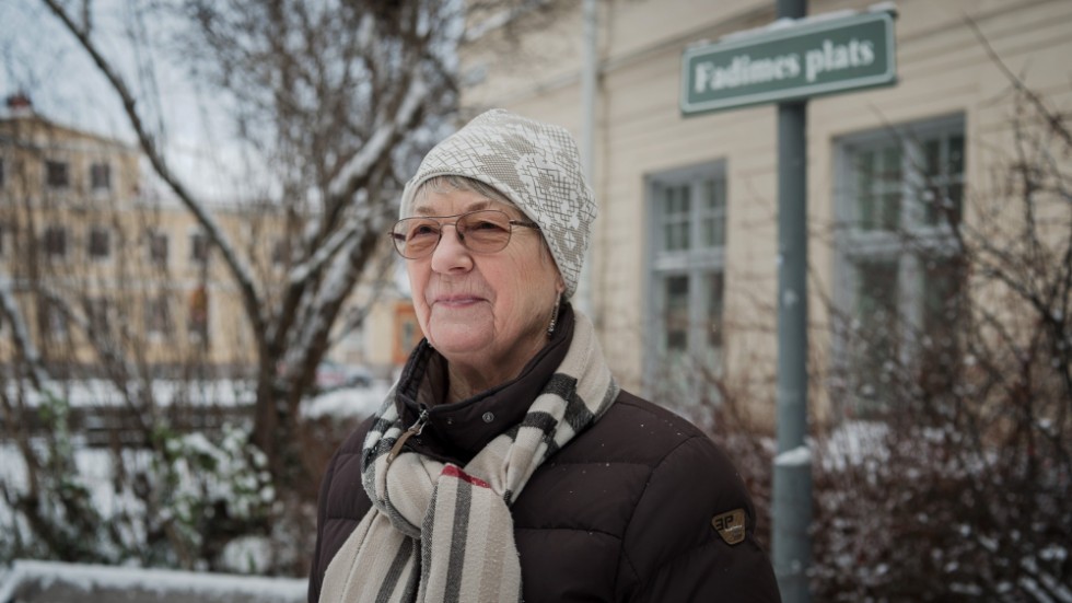 Karin Ericsson känner sig kränkt av föreningen Tjejers rätt i samhällets behandling av henne och har, som hon säger, grävt i verksamheten. "De har så fin fasad", säger hon. 