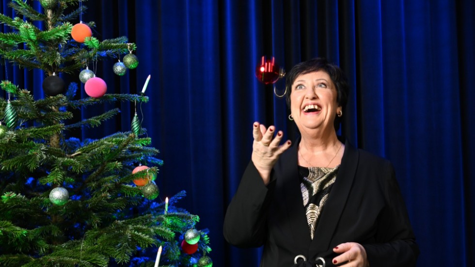 Årets julvärd Babben Larsson utlovar gäster och sång på julafton.