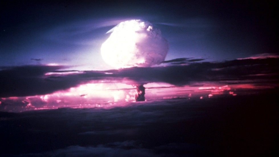 Kärnvapenkrig är det största hotet mot mänsklighetens liv och miljö skriver dagens debattör. Bilden är från en provsprängning av kärnvapen i Stilla Havet. 