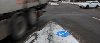 Lastbil körde ner trafikljus på Söderleden