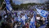 Netanyahu tar kritiserat lagförslag vidare
