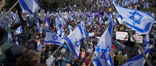 Netanyahu tar kritiserat lagförslag vidare