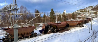 Tåg med tusentals ton svensk malm urspårat