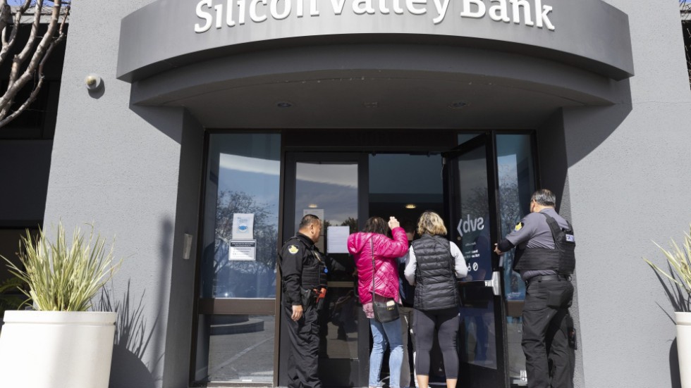 Den amerikanska så kallade nischbanken Silicon Valley Bank brakade samman i slutet av förra veckan. Bild från SVB:s huvudkontor i Santa Clara på måndagen.
