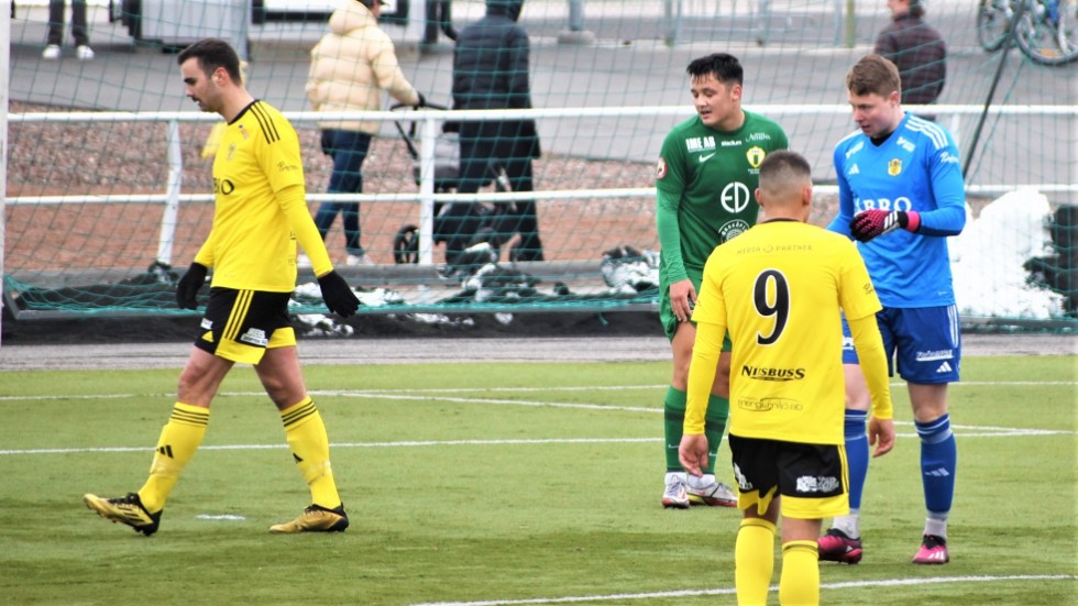 Vimmerby blev nollat i höstpremiären. Ljungsbro vann med 2-0. 