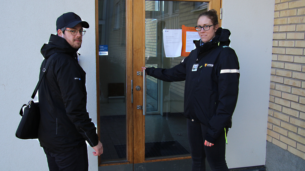 Olof Widén och Charlotte Hagstad är två av de inspektörer som går runt i Linköping och knackar dörr. 