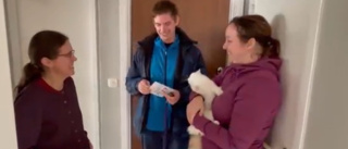 VIDEO: De vann tävlingen – se när Micael överraskas i lägenheten
