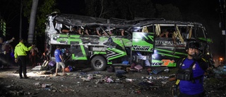 Minst elva döda i skolbusskrasch i Indonesien