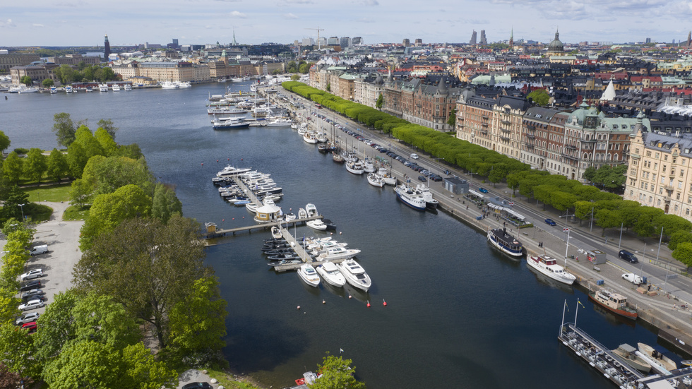 Vy över exklusiva Strandvägen på Östermalm i centrala Stockholm. Arkivbild.