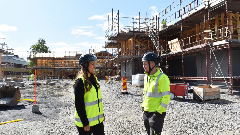 There are to be five new apartment buildings, four of which are already under costruction. Skebo's project manager Alexandra Miller talks to site manager Andrew Lindahl.