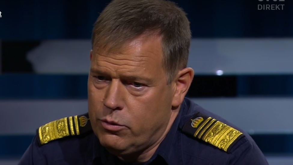 Micael Säll Lindahl är polischef i Norrland. Han känns som en verklig polis som inte är rädd för raka puckar när sådant behövs.