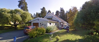 Nya ägare till 80-talshus i Rosvik - prislappen: 1 095 000 kronor