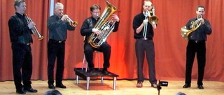 Lyckat  samspel mellan brassmusik och teater