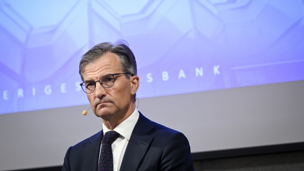 "Hårdför. Riksbankchef Erik Thedéen håller fast vid den aggressiva räntehöjarlinjen även om det drabbar hushållen hårt."