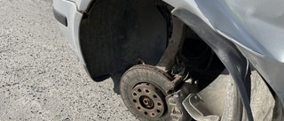 Singelolycka i centrala Skellefteå – bil tappade däck under färd